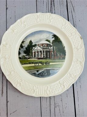 Vintage plantation home of U.S. President Thomas 
Decorative Plate